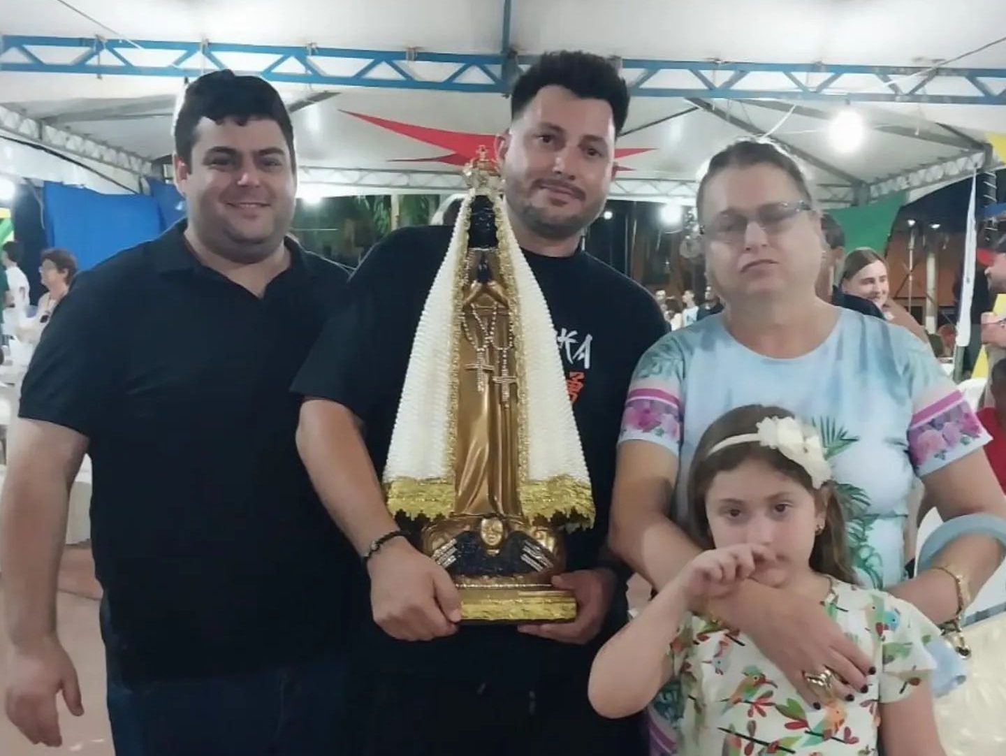 Proteção: Clube Atlético Taquaritinga recebe imagem de Nossa Senhora Aparecida em gesto de fé e generosidade