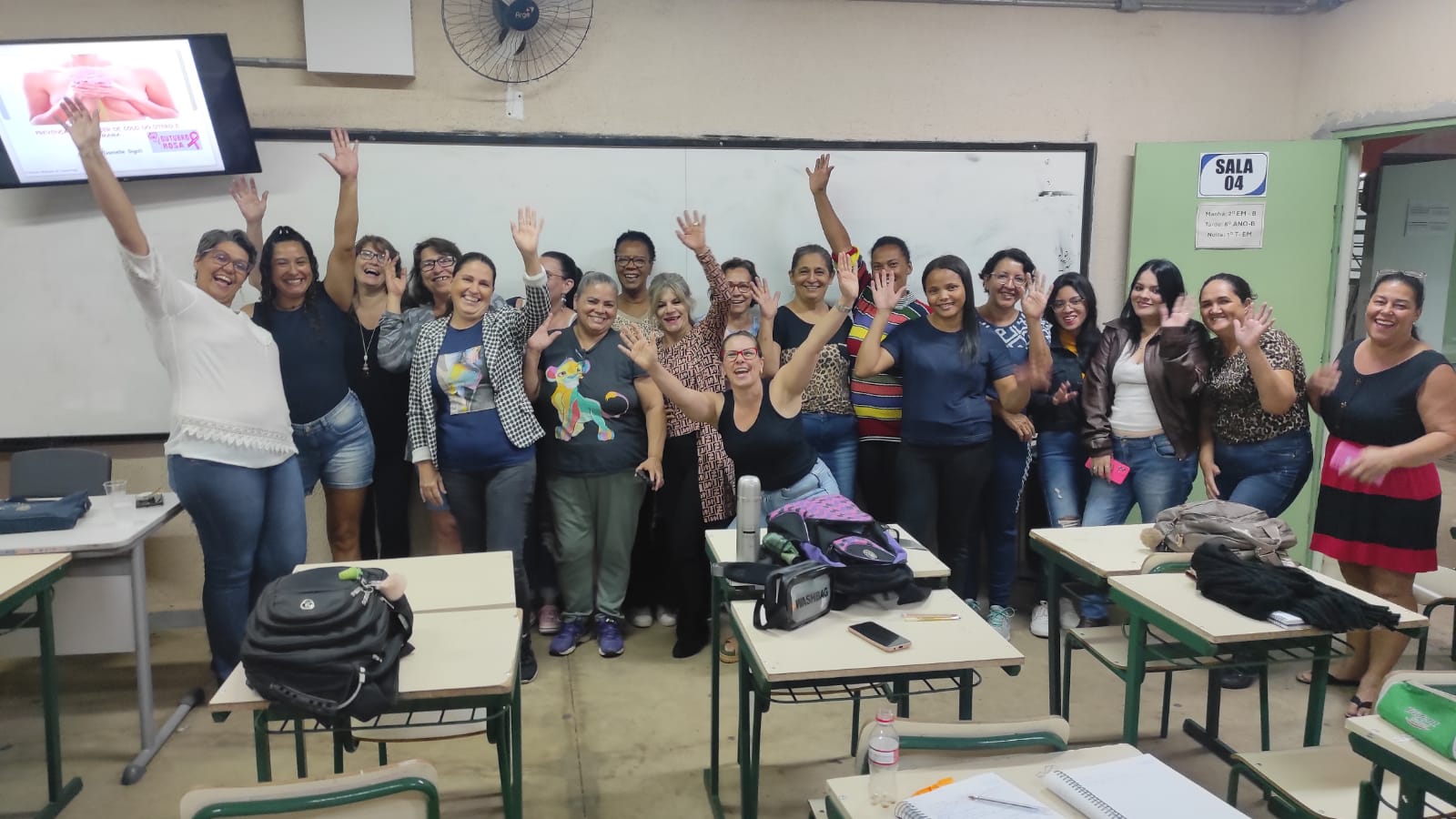 Outubro Rosa: Escola Estadual recebe palestra de prevenção ao câncer para alunos da EJA