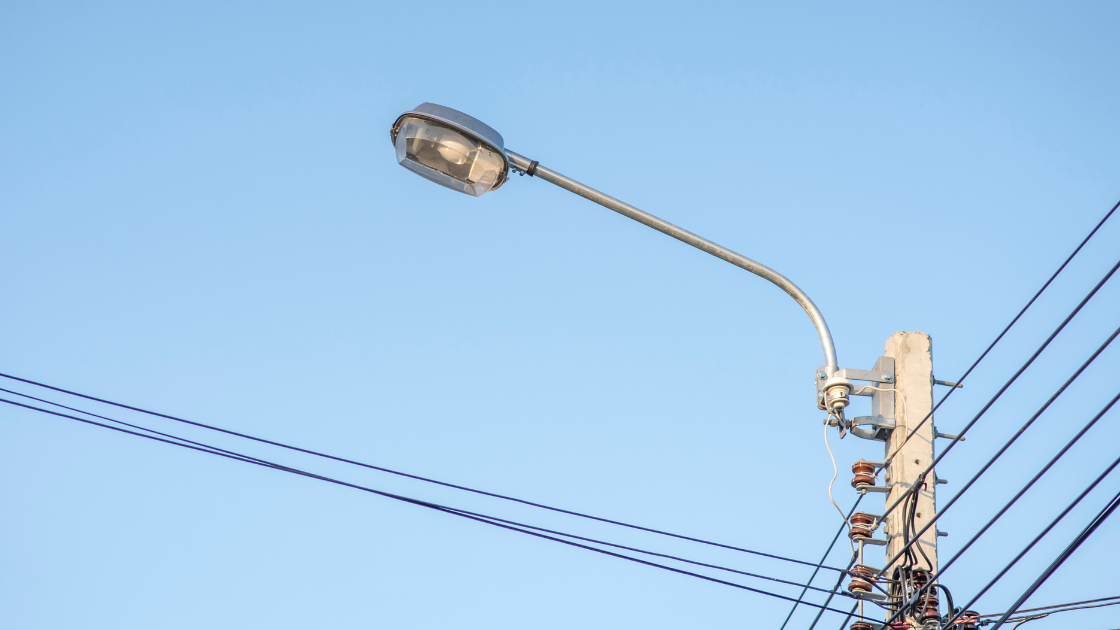 Sem luz: Vereador questiona falta de energia elétrica em bairros de Taquaritinga