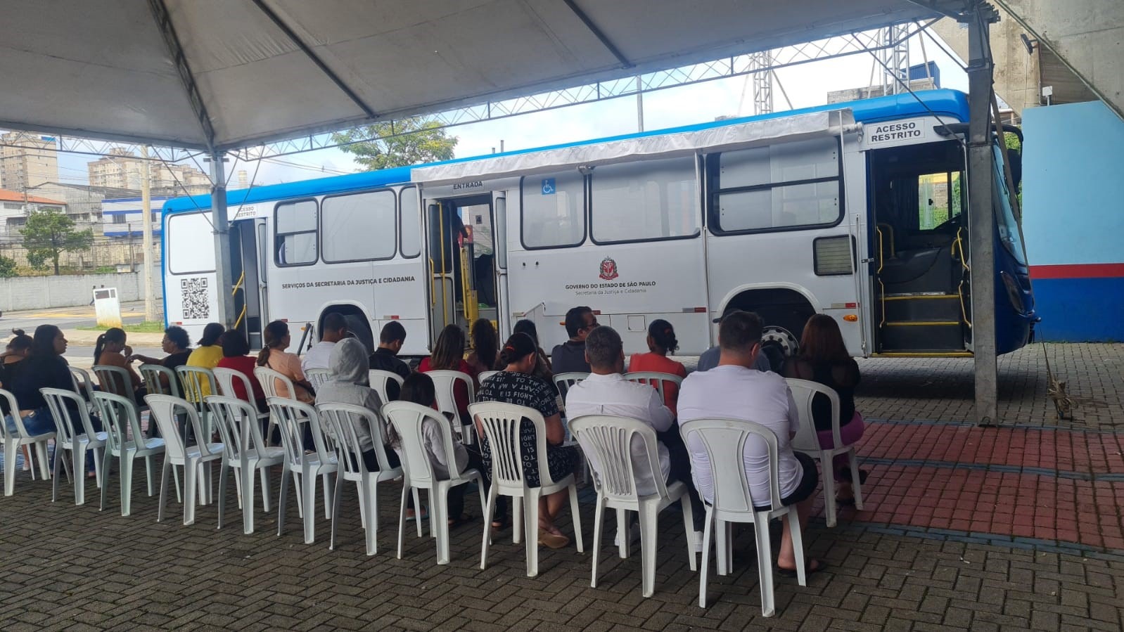 Cidadania itinerante: Taquaritinga recebe ônibus com serviços essenciais durante a 3ª Parada do Orgulho