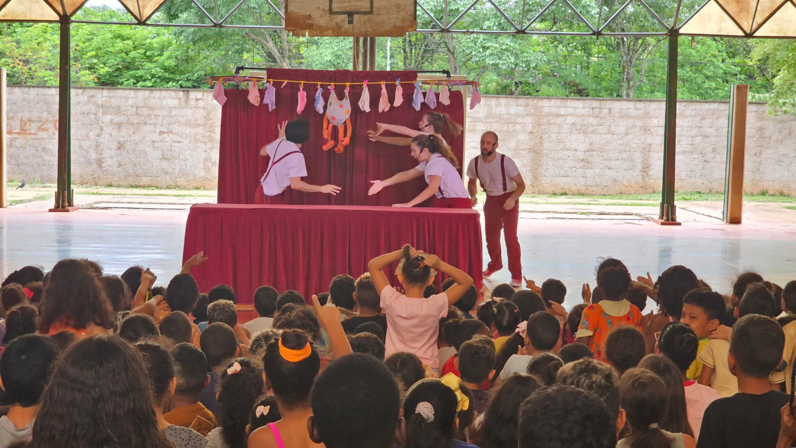 Educação e Cultura: Teatro de bonecos aborda temas sensíveis e ensina proteção para crianças do CAIC em Taquaritinga