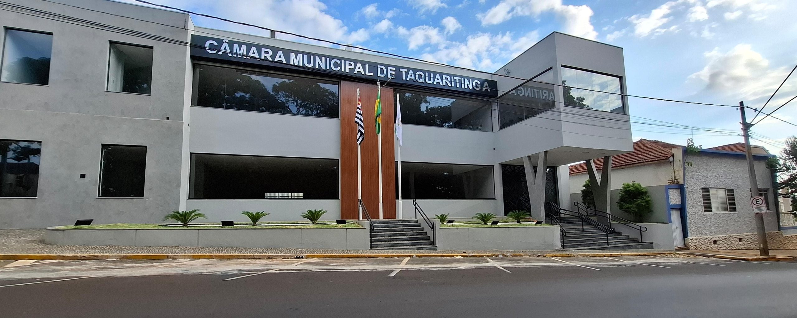 “Altar das Bandeiras”: Câmara de Taquaritinga homenageia Dr. Milve Antônio Peria