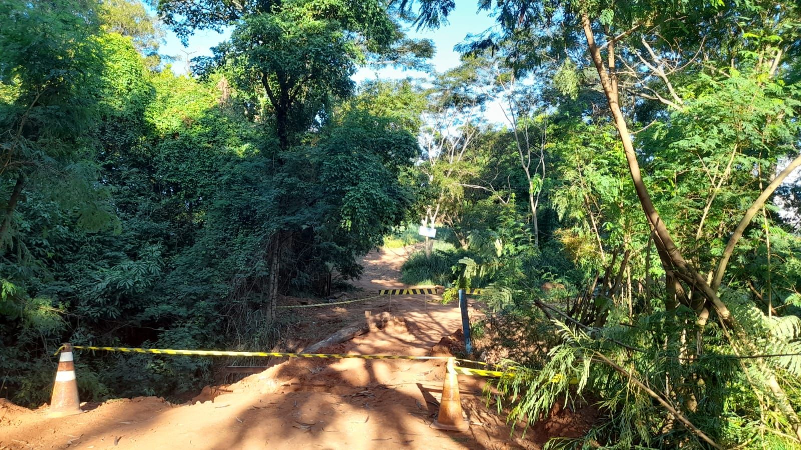 Melhorias e reparos: Manutenção em ponte rural interrompe trânsito em Santa Ernestina