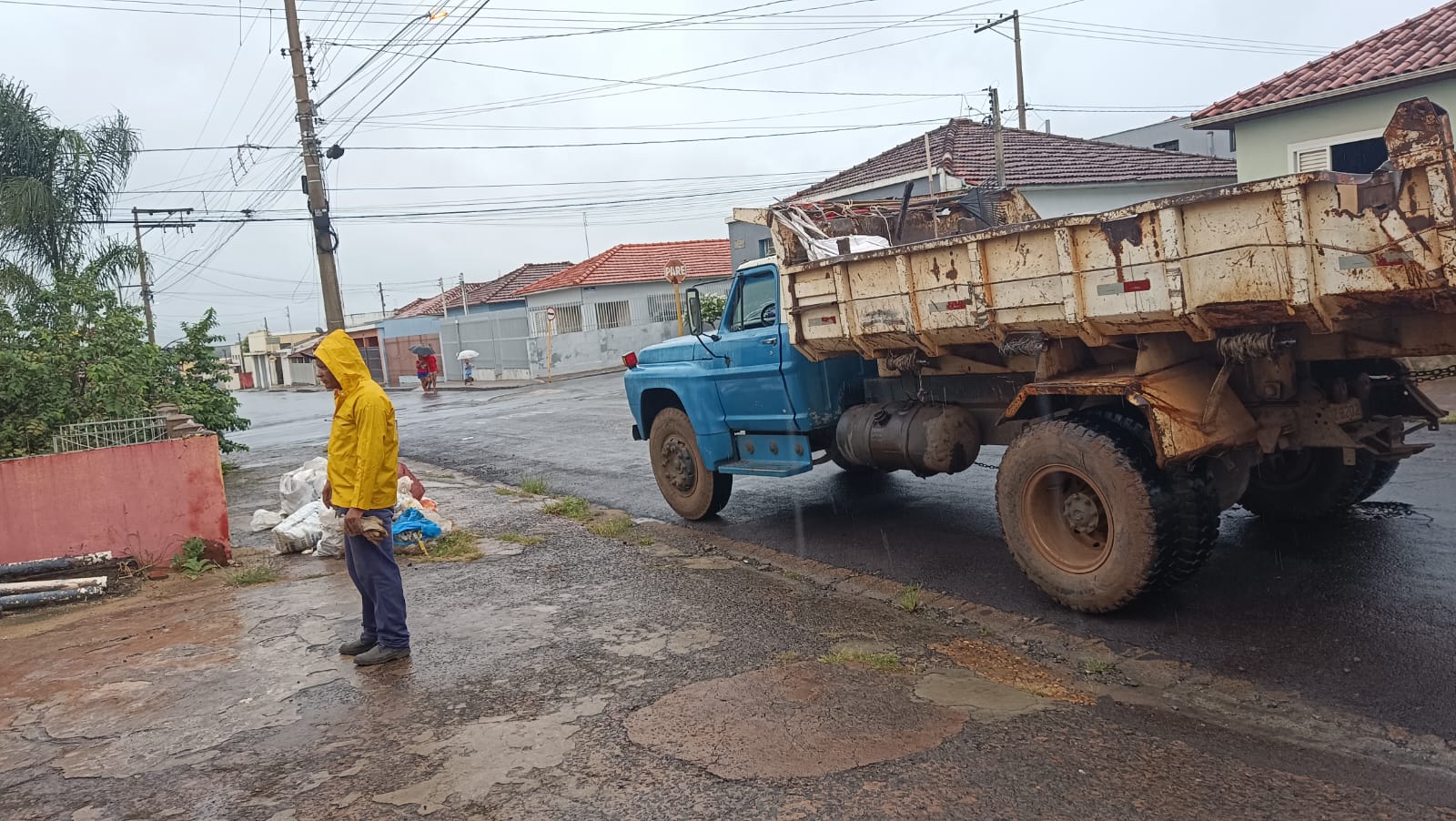 Combate à proliferação: Município intensifica ações contra o Aedes Aegypti com limpeza de terreno