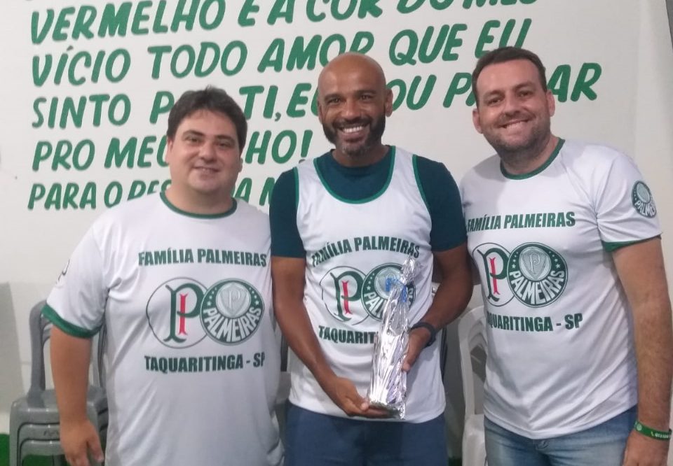 Interação e celebração: Ex-jogador Diego Souza visita sede da Família Palmeiras Taquaritinga