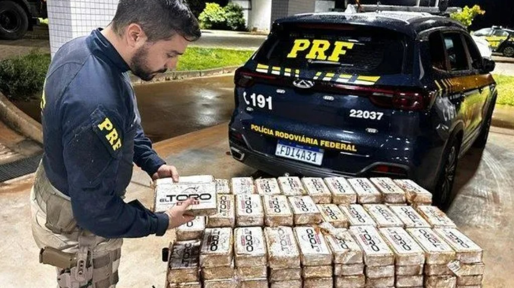 Destino final: PRF apreende 233 quilos de pasta base de cocaína na BR-153