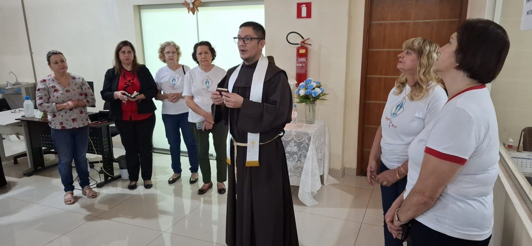 Acolhimento: Fé e devoção marcam encerramento do Mês Mariano na Prefeitura de Taquaritinga