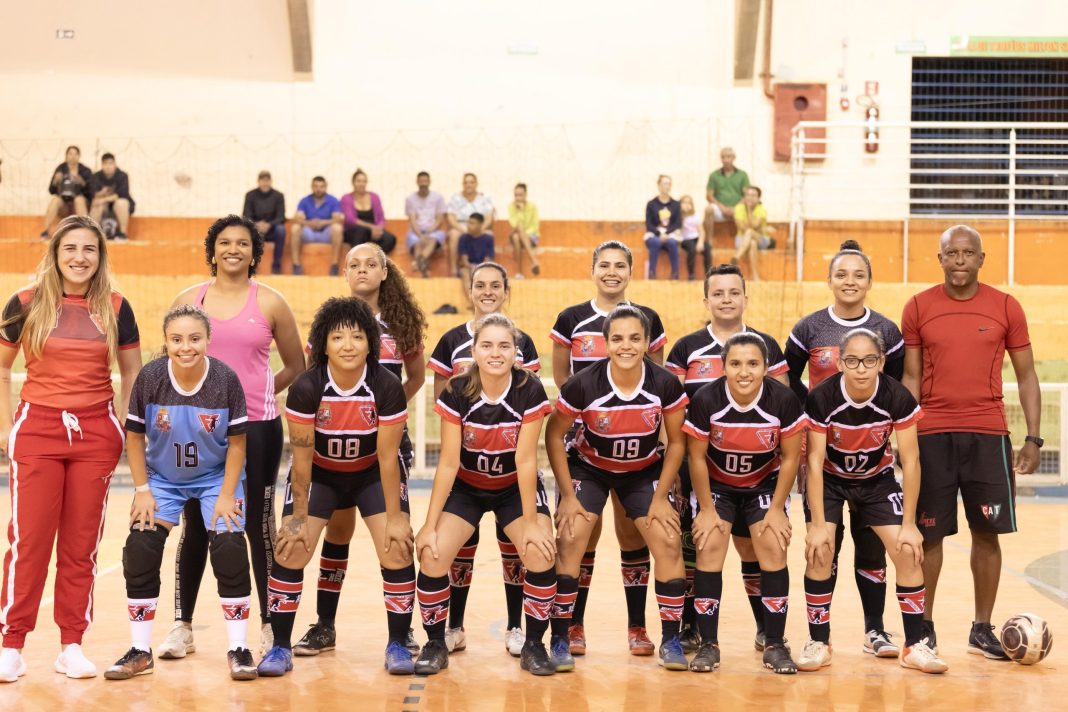 Nova fase: Futsal Feminino de Taquaritinga se fortalece com equipe multidisciplinar formada por mulheres