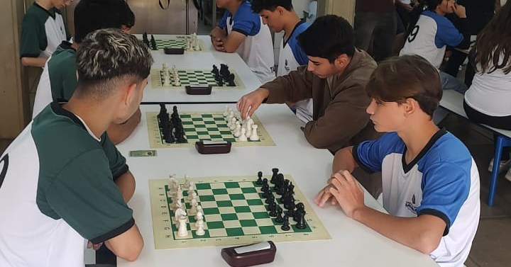 Mente afiada e foco absoluto: Taquaritinga conquista título Sub Regional nos Jogos da Juventude com brilho no Xadrez