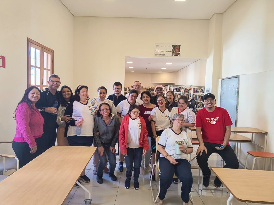 Encantar para incluir: Visita do CEMIS à Biblioteca Municipal encanta e inclui
