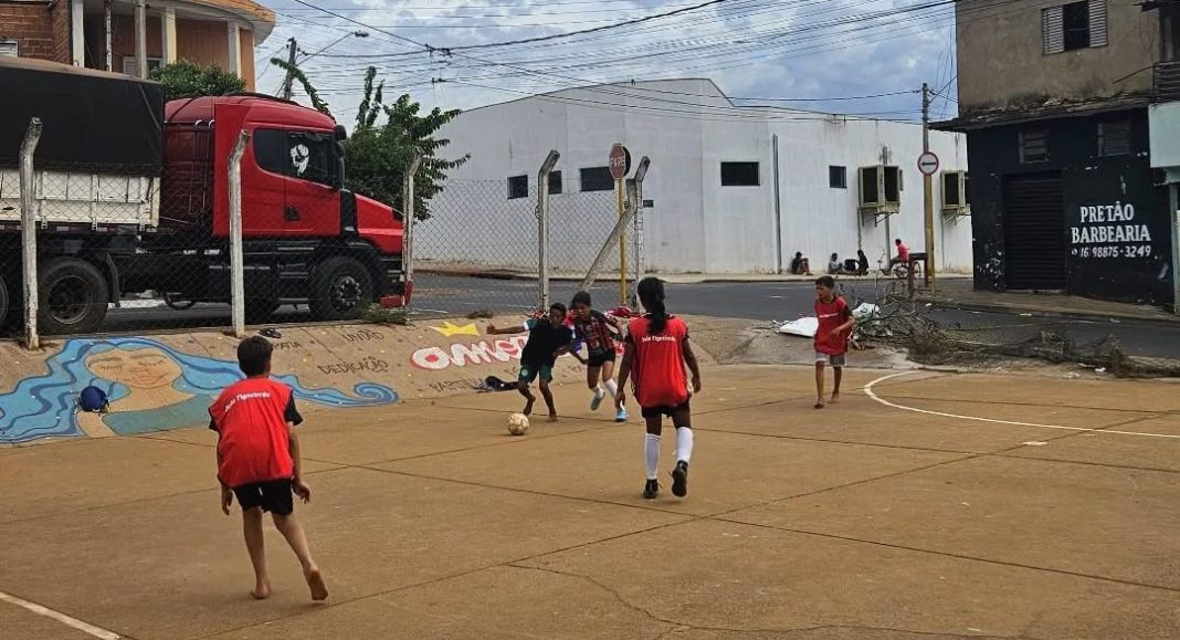 Dedicação: Domingo de futebol e solidariedade no Jardim Maria Luiza