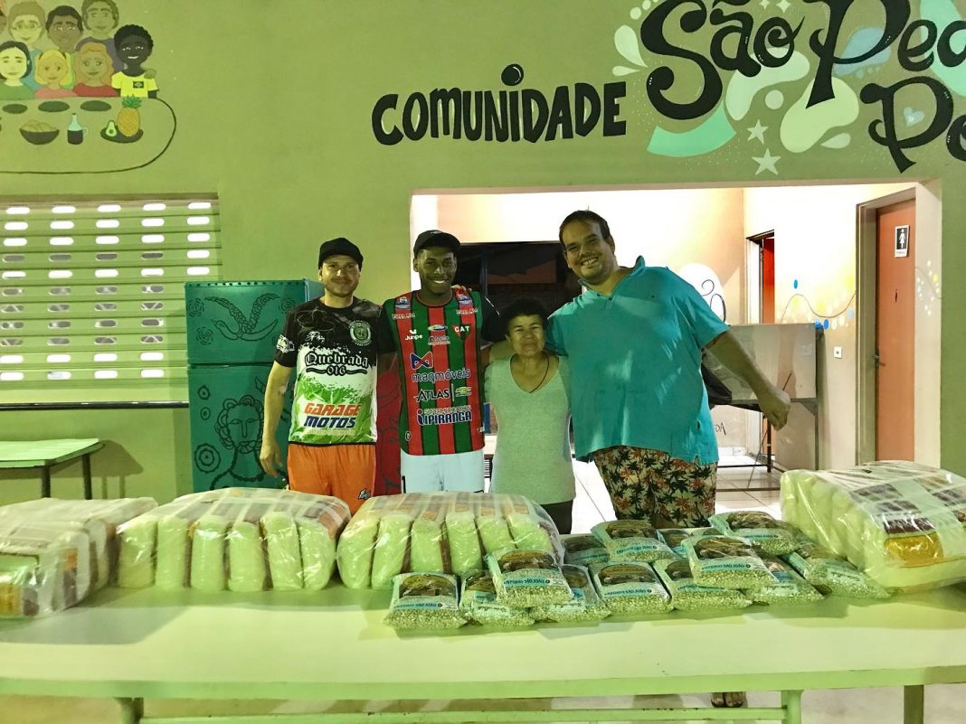 Solidariedade: Gustavo Silva e Amigos Sem Limites fortalecem o Projeto De Mãos Dadas com nova doação alimentar