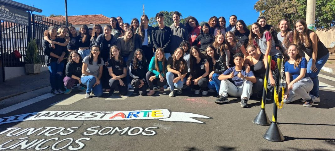 Transforme-se pela arte: II ManifestARTE colore a rua, fortalece valores e conecta escola à comunidade