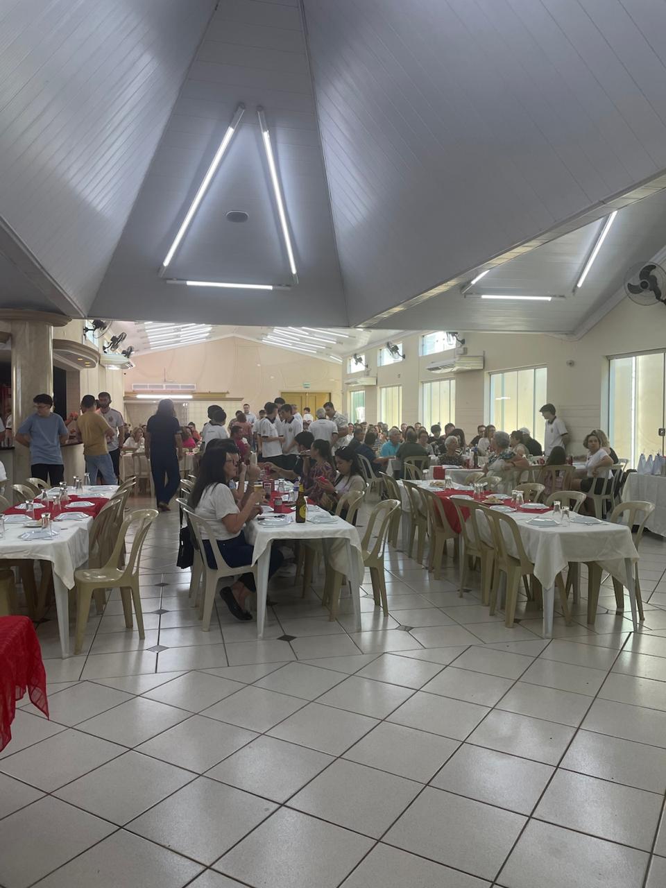 Foi sucesso: Capítulo DeMolay reúne 250 convidados em tradicional feijoada em Taquaritinga