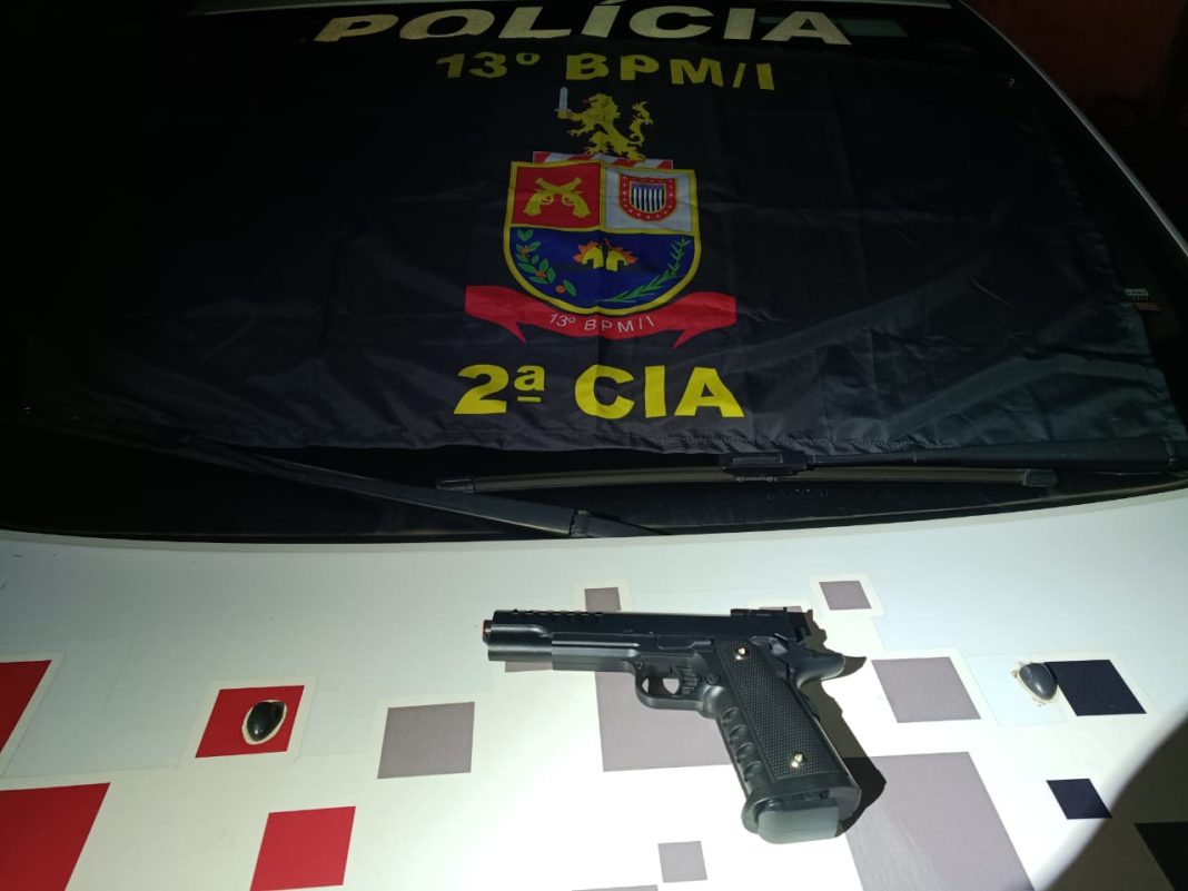 Acionamento via COPOM: Polícia Militar intervém em caso de ameaça com simulacro de arma de fogo em Itápolis