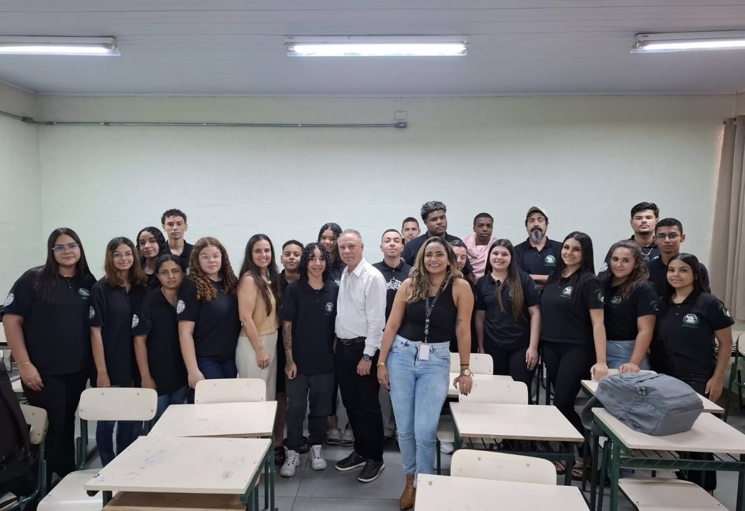 Escola Estadual: ‘Francisco Silveira Coelho’ recebe visita de representantes da Secretaria da Educação para acompanhamento do Curso Técnico em Agronegócio