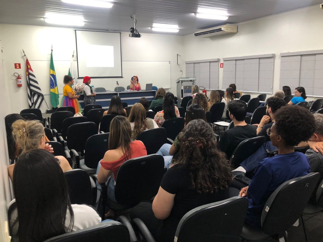 Capacitação: Faculdades Ites recebe visita do projeto Doutores da Alegria em interação com alunos de Psicologia