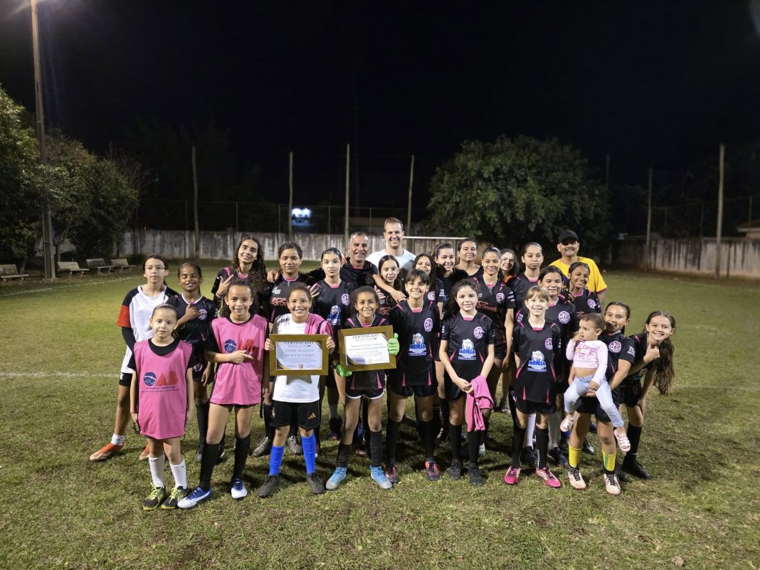 Reconhecimento: Professor André Vieira é reconhecido com certificados no Melhores do Ano 2025