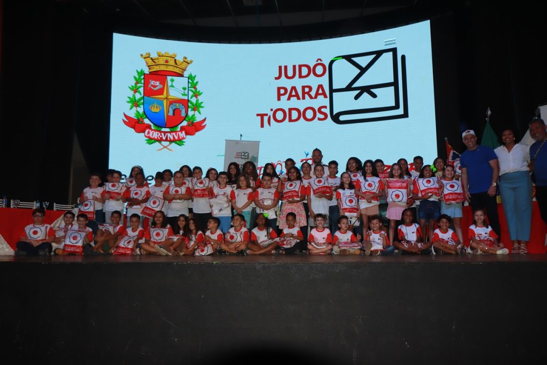 “Judô para Todos”: Projeto entrega quimonos e fortalece inclusão esportiva em Taquaritinga