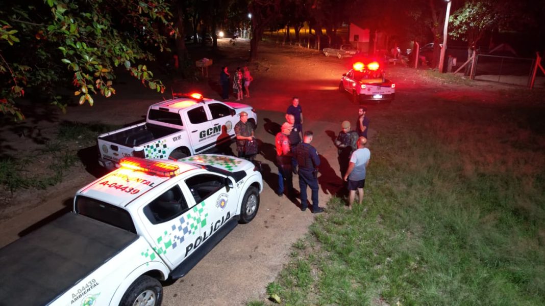 À deriva: Ação integrada resgata família à deriva no Rio Tietê após chamado emergencial