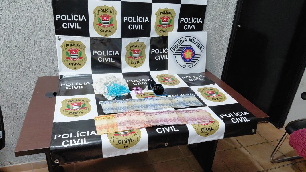 Em Dobrada: Jovem é preso por tráfico de drogas em operação conjunta da Polícia Civil e Militar
