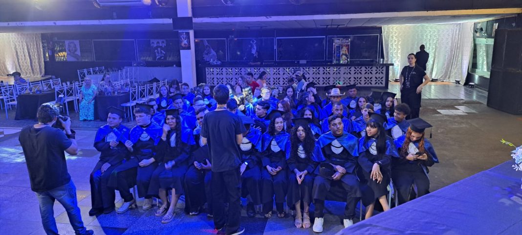 Educação: Colação de grau conjunta celebra formatura de alunos do Ensino Médio e Técnico em Taquaritinga