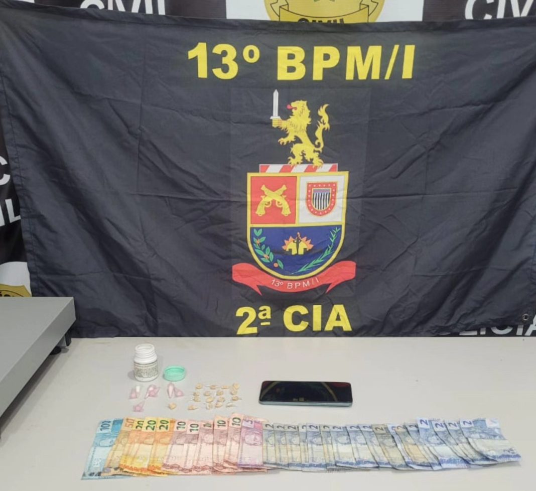 Deu B.O.: Dois são presos em flagrante por tráfico de drogas durante ação da Polícia Militar em Taquaritinga