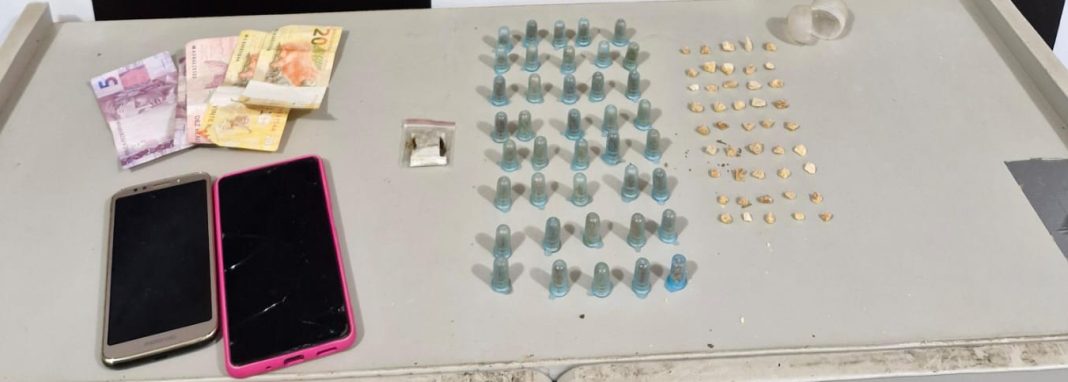 Em Itápolis: Polícia cumpre mandado e prende suspeito por tráfico de drogas