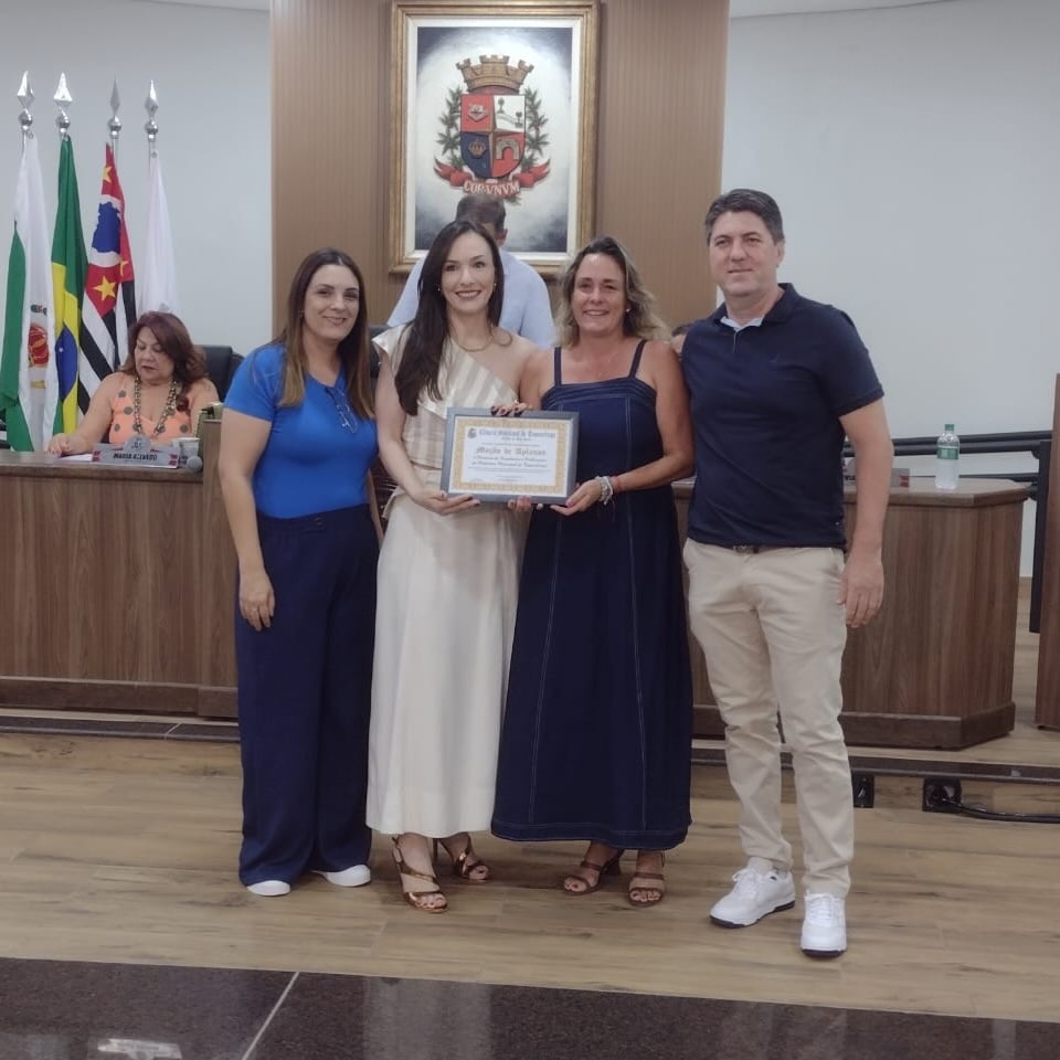 Pessoas de bem: Vereadora homenageia servidores da Diretoria de Expediente e Publicações da Prefeitura