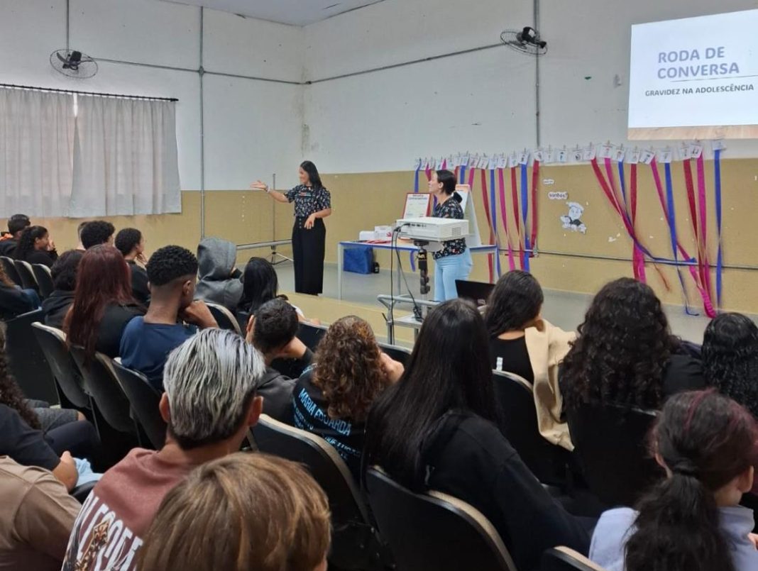 Saúde e Educação: Ação integrada leva orientação sobre saúde sexual a estudantes de Taquaritinga