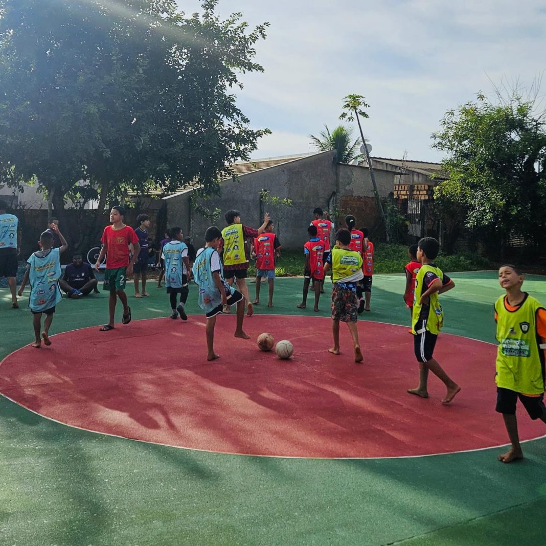 Bola no pé: Extensão esportiva do Projeto De Mãos Dadas se fortalece e se prepara para celebrar um ano de atividades