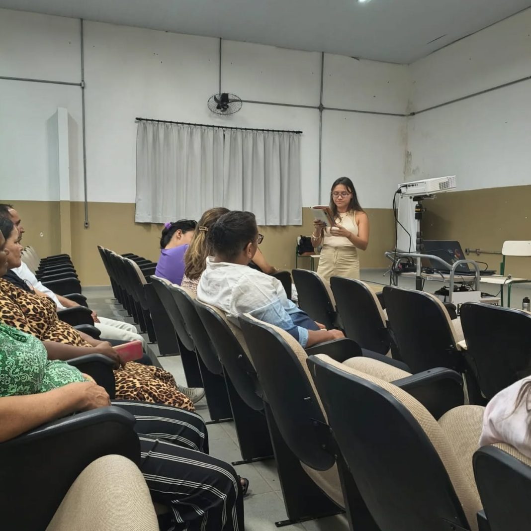 Debate social: Isabela Nascimento promove roda de conversa sobre condição feminina e doa livros a alunos da EJA em Taquaritinga