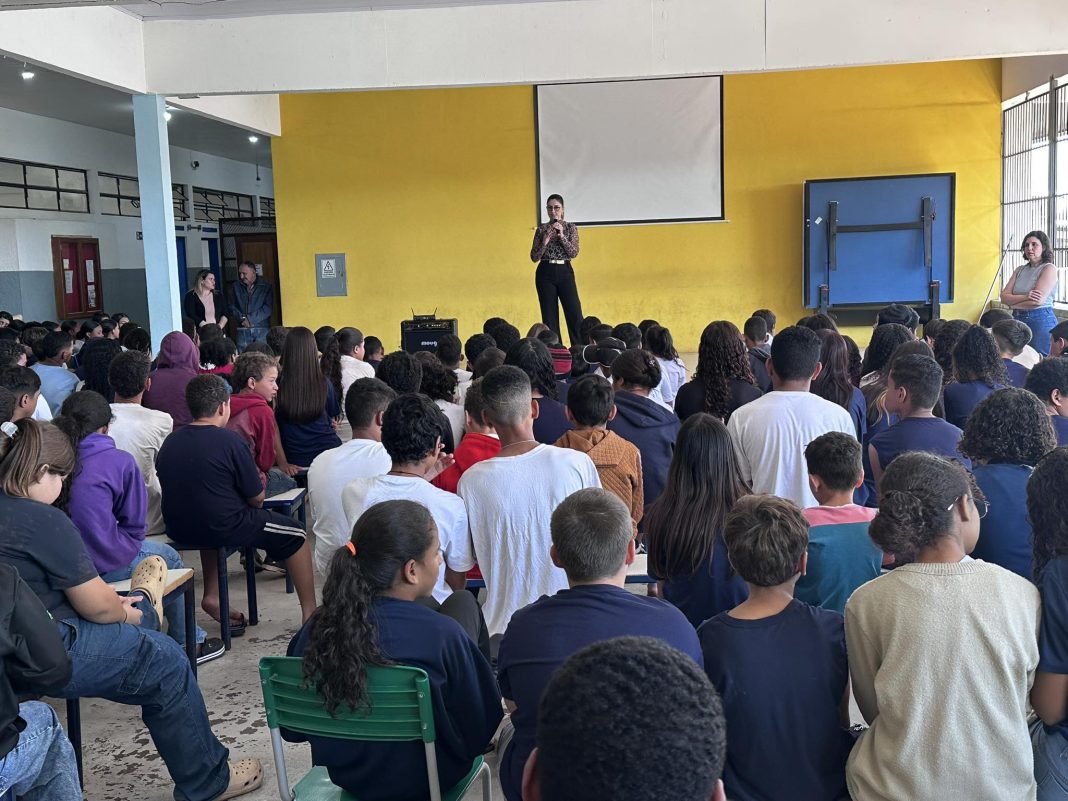 Direito na Escola: Dra. Mariana Mársico ministra palestras sobre Bullying para 350 alunos em Taquaritinga