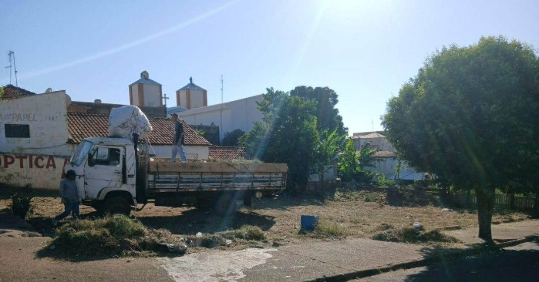 Já era hora: Prefeitura de Taquaritinga realiza limpeza em área da futura Casa da Juventude após demandas da comunidade