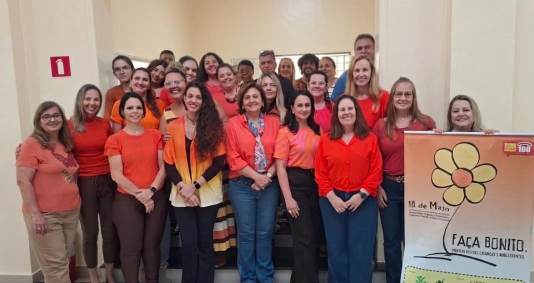 Participação coletiva: Profissionais da Educação de Taquaritinga aderem ao Maio Laranja em campanha de proteção à infância