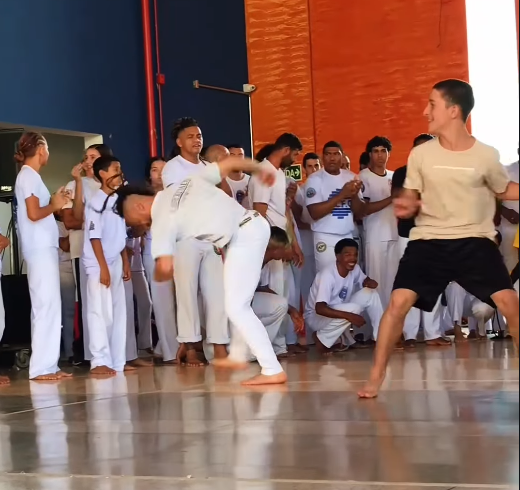 ‘De Mãos Dadas’: Projeto social leva crianças de Taquaritinga a evento de capoeira em Matão e reforça inclusão por meio da cultura