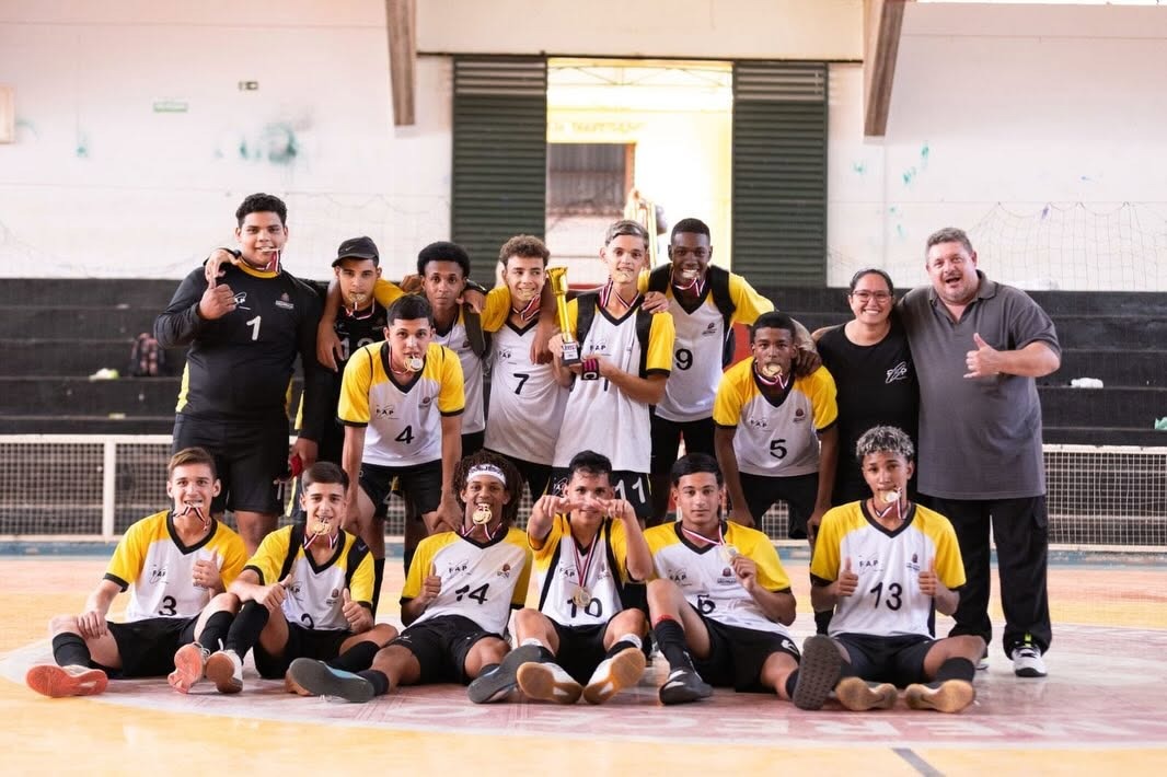 Esporte: Escola Felícia Adelvais Pagliuso conquista título no futsal Sub-17 da fase URE