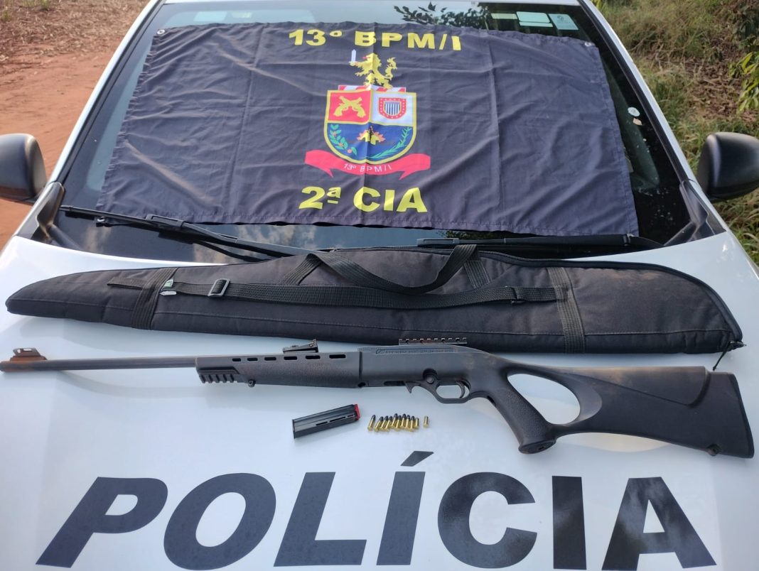 Em Itápolis: Homem é preso após ser flagrado com carabina furtada durante patrulhamento na zona rural