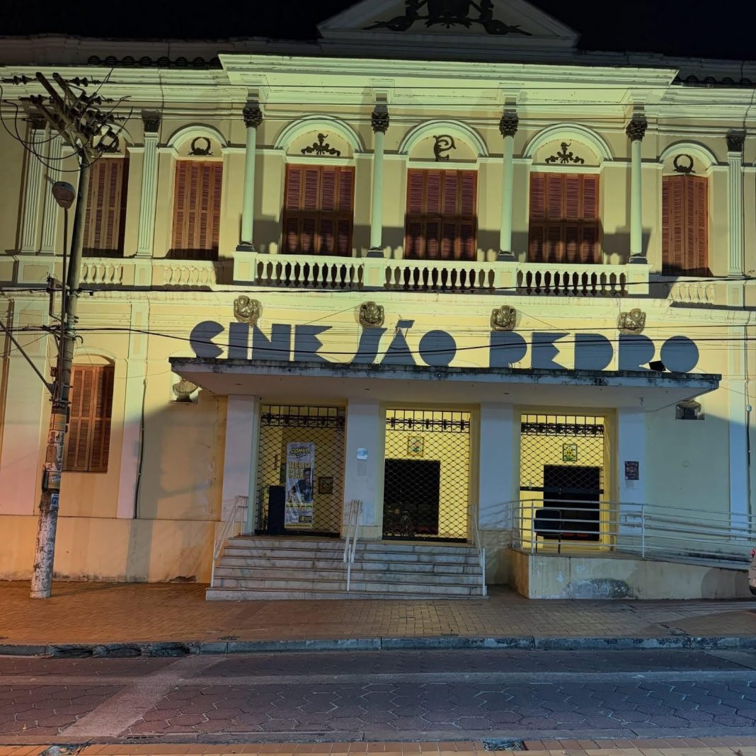Em Taquaritinga: Ação propõe iluminação temática do Cine Teatro São Pedro para fortalecer campanhas de saúde
