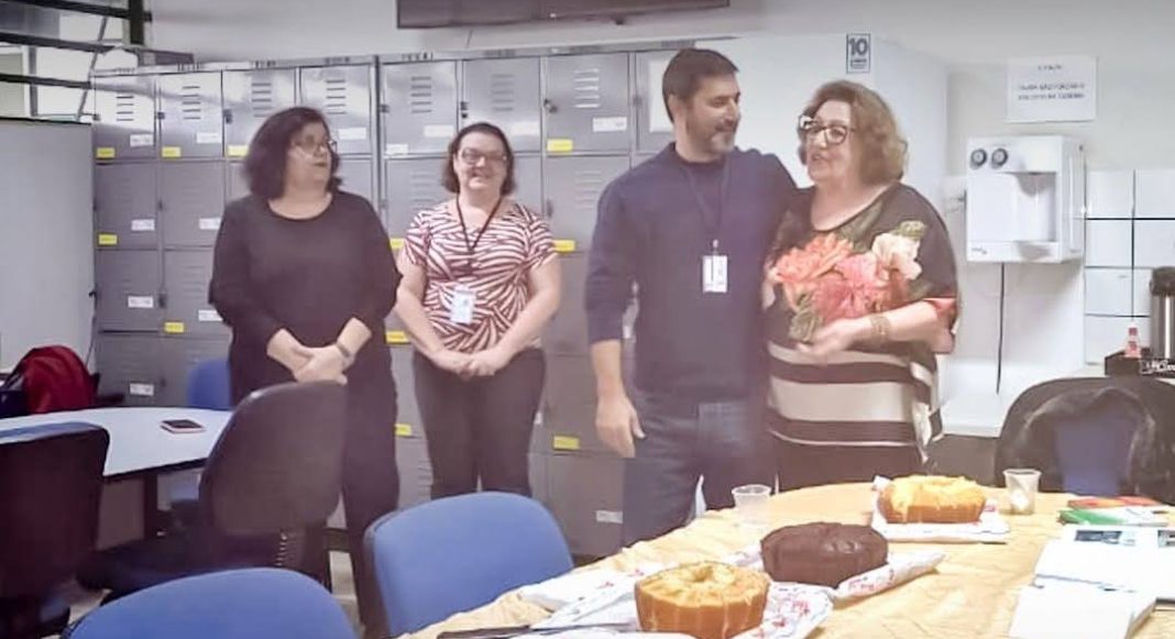 Reconhecimento: Etec DANS homenageia professora Celinha Gabriel por trajetória dedicada à educação
