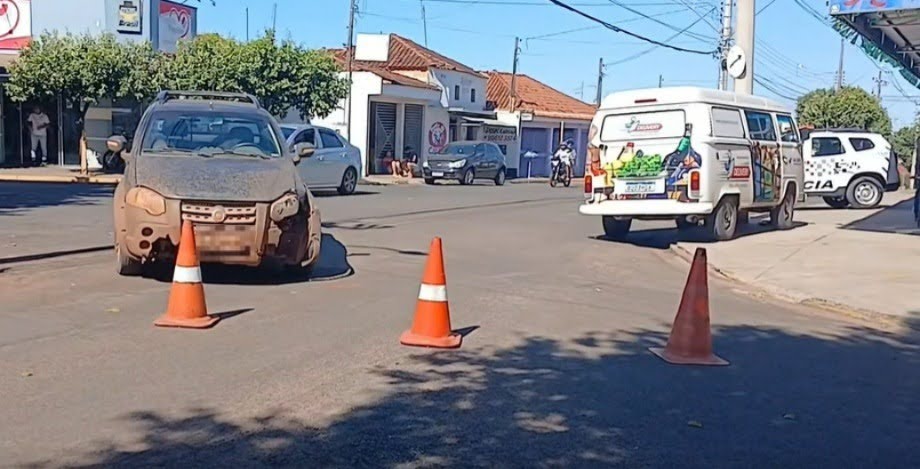 Deu B.O.: Motorista se envolve em acidente com vítima presa às ferragens no Jardim Micalli em Taquaritinga