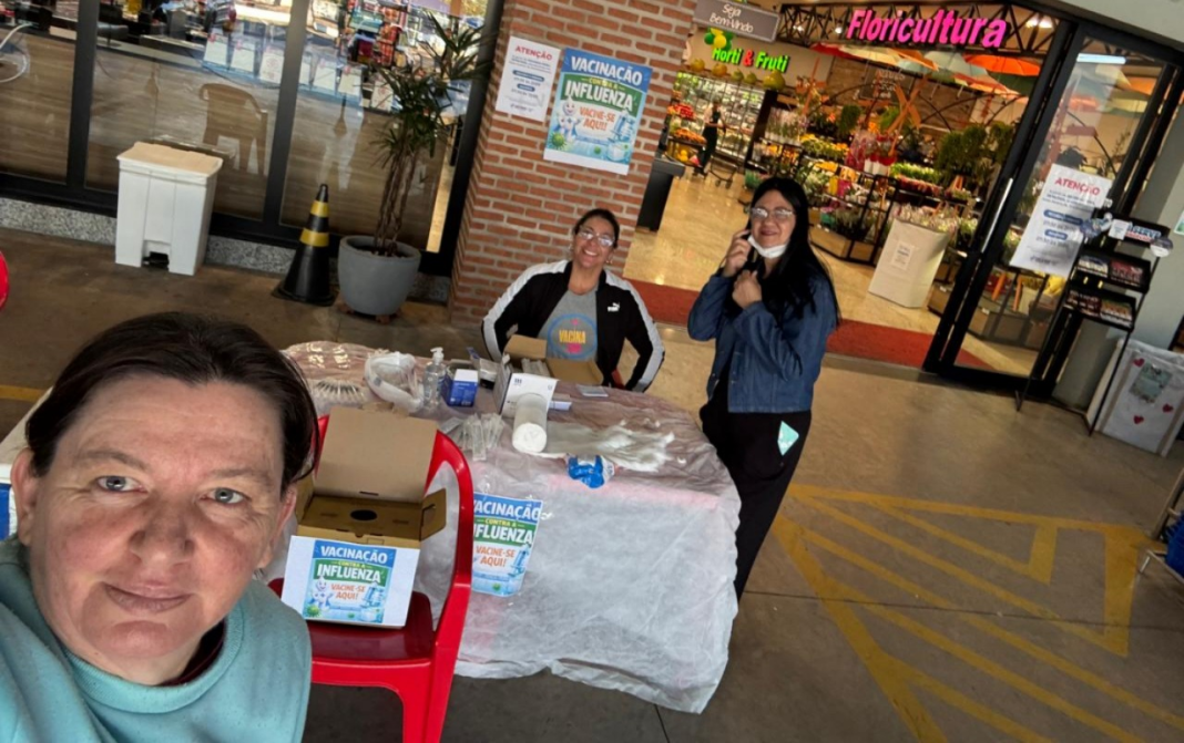 Comodidade: Secretaria de Saúde leva vacinação contra a influenza unidade de supermercado e amplia acesso da população à imunização