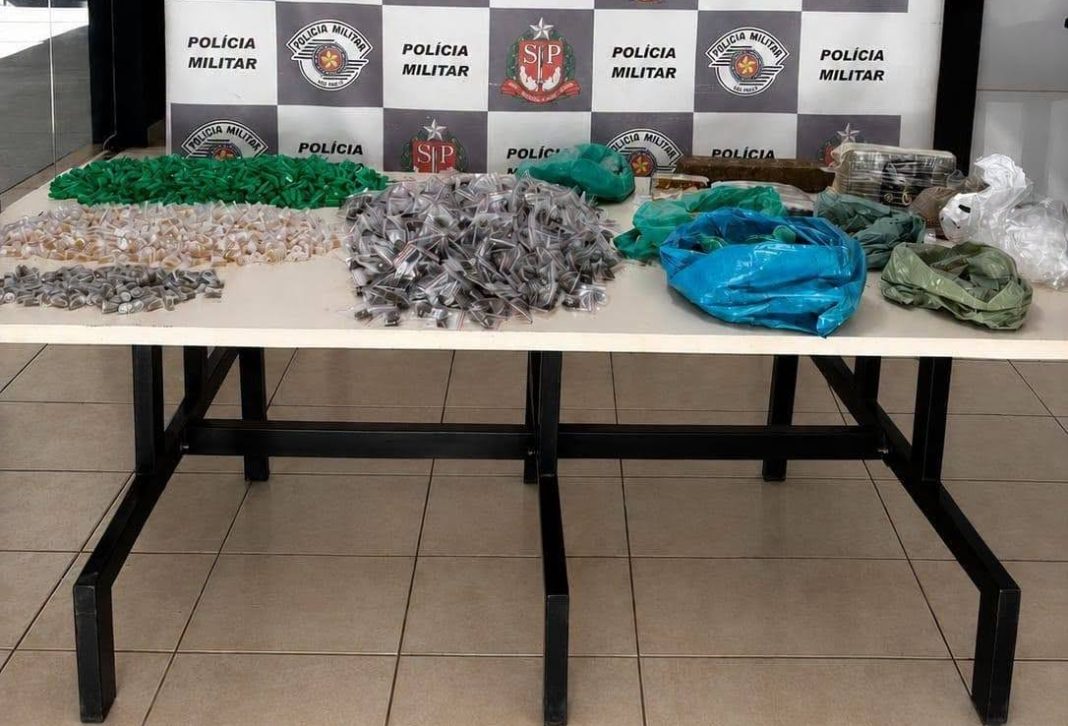 Em Pitangueiras: Suspeito foge da Polícia e abandona drogas durante perseguição