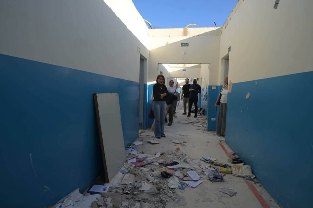 In loco: Deputada Professora Bebel visita escola atingida pela tempestade em Taquaritinga e defende união entre governos para recuperação
