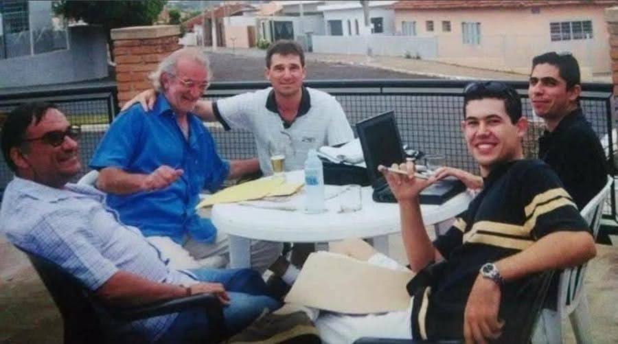 Artigo: Duas histórias voltaram à memória agora, no cair da noite
