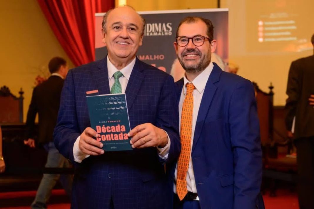 Artigo: Uma década contada entre amigos, memória e história…