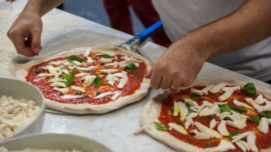 Trabalho: Pizzaria abre oportunidade para auxiliar de cozinha freelancer
