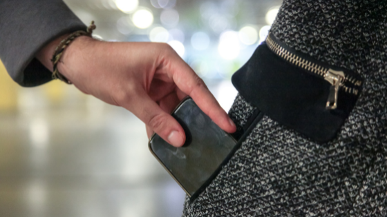 Sumiu: Celular é furtado de dentro de bolsa esquecida em estabelecimento de Taquaritinga